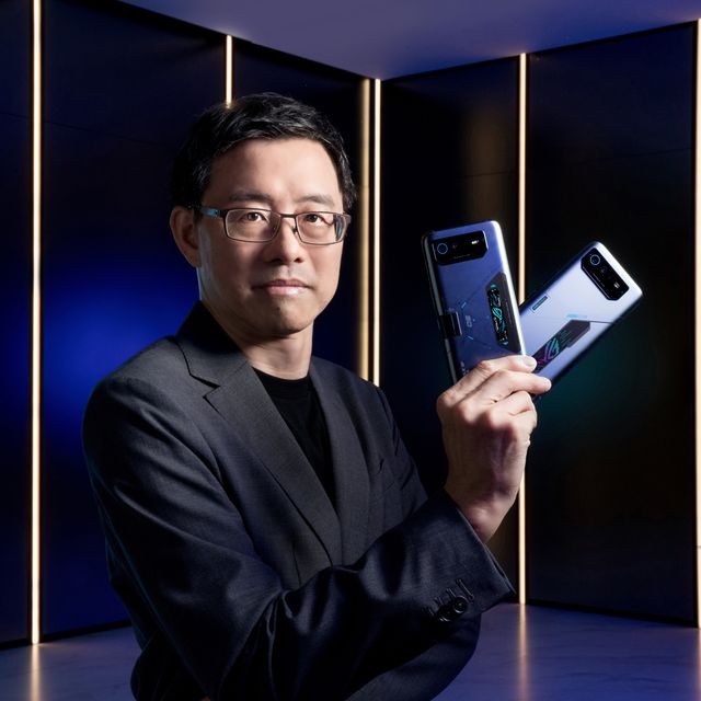 S.y. Hsu Presents the Rog Phone 6 D Series R